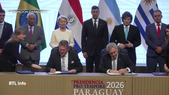 Ursula von der Leyen, en tournée en Amérique du Sud, a assisté à la signature du traité de libre-échange entre l'Union Européenne et les pays du Mercosur. Cette signature au Paraguay n'est qu'une étape, et le Parlement européen devra l'approuver.