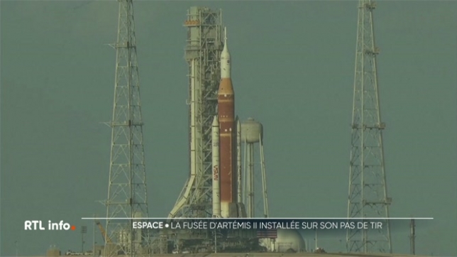 La NASA se rapproche d'un grand retour vers la Lune. La fusée SLS a rejoint son pas de tir et, dans quelques semaines, la mission Artémis 2 enverra quatre astronautes pour un survol lunaire inédit depuis plus de 50 ans. Le décollage est prévu le 6 février.