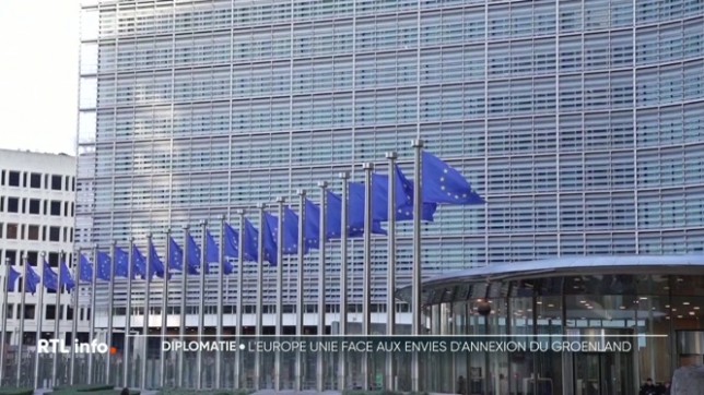 Donald Trump menace d'alourdir encore les tarifs douaniers contre plusieurs pays européens jusqu'à ce que les États-Unis puissent acheter le Groenland. Cette pression inédite autour du territoire arctique danois suscite une levée de boucliers dans les capitales européennes.
