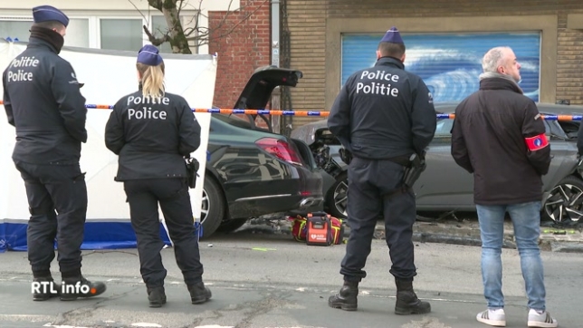 Un accident de la route mortel s'est produit ce matin avenue de la Couronne, à Ixelles. Une voiture de police est impliquée dans le drame a indiqué le Parquet de Bruxelles. Un piéton a perdu la vie selon plusieurs médias flamands. Les circonstances du drame ne sont pas connues.