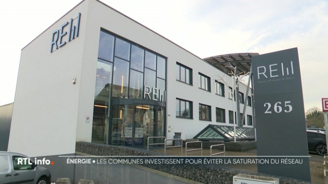 Les risques de saturation du réseau électrique belge dans un avenir proche sont réels, comme l'a montré l'enquête de la rédaction hier. Pour parer à cette situation, certaines communes développent leur propre réseau d'électricité, comme Wavre et Lasne en Brabant wallon.