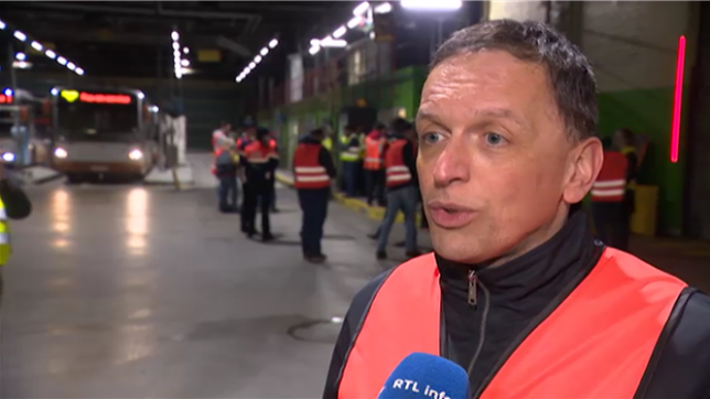 Une équipe de RTL info a assisté lundi soir à une vaste opération menée par l'ONSS. Le contrôle concernait une entreprise de nettoyage et ses employés, qui officie dans un dépôt de la STIB. Il s’est déroulé après une enquête interne approfondie. L’objectif de l’ONSS était notamment de vérifier si l’ensemble des travailleurs est correctement déclaré.