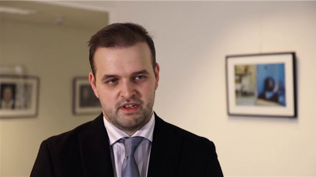 Alors que le président américain menace de taxer lourdement l’Europe pour forcer le rachat du Groenland, Bruxelles dispose d’une parade inédite : l’Instrument Anti-Coercition (ACI). Juraj Majcin, analyste au Centre de politique européenne, nous explique comment cette arme économique pourrait paralyser les géants de la Tech américaine.