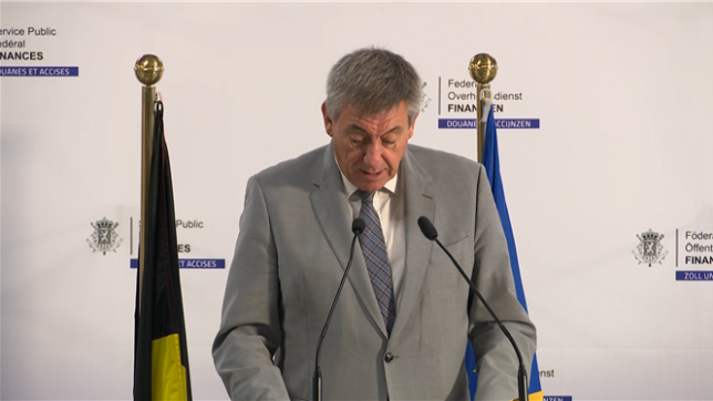 Malgré une baisse par rapport à l’année record 2023, la douane belge a saisi près de 55 tonnes de cocaïne en 2025 dans le port d’Anvers. Les autorités constatent en parallèle une forte hausse des saisies de marijuana, tandis que les réseaux criminels adaptent leurs routes pour contourner les contrôles.