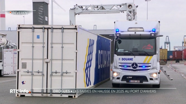 C'est une hausse de 24% par rapport à 2024. Les contrôles ont aussi augmenté avec 72.000 conteneurs vérifiés l'an passé. La lutte contre le trafic de stupéfiants devrait encore s'intensifier dans les prochaines années.