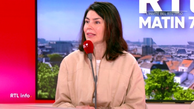 La ministre de l'Éducation va proposer un contrat entre parents, élèves et enseignants. Valérie Glatigny évoque une enquête qui montre le mal-être des enseignants et espère que cette charte rappellera les responsabilités de chacun.