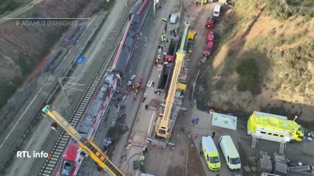 L'Espagne qui observe toujours un deuil national pour le 2e jour, après l'accident dramatique d'Adamouz. Le nouveau bilan est de 42 morts. 10 des 42 victimes ont déjà été identifiées.