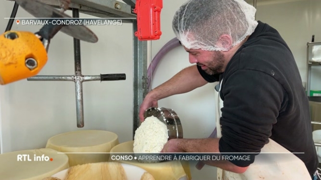 A la ferme au Clair de Lait du côté de Havelange, on propose des ateliers d'initiation à la fromagerie. Pas besoin d'être un professionnel pour s'inscrire et découvrir toutes les étapes d'un fromage. Il suffit de se retrousser les manches.