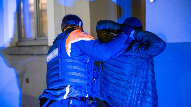 Police arrestation.jpg