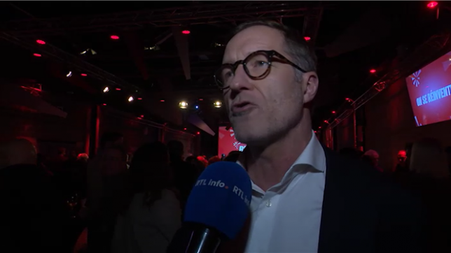 Le président du PS, Paul Magnette, s'en est pris aux centristes, mercredi lors de la soirée de vœux des socialistes. Il estime que les partis au pouvoir privilégient l'argent plutôt que les gens.