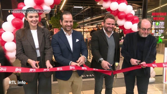 Début d'une nouvelle phase concernant la transformation des magasins Cora. Un premier Delhaize a été inauguré ce matin sur le site du Cora d'Anderlecht. Les prochaines inaugurations concerneront Messancy, Woluwé, La Louvière et Rocourt. Seule une cinquantaine d'anciens travailleurs de Cora sur les 1