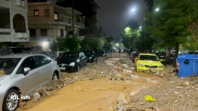 Deux personnes sont décédées hier en Grèce lors du passage d'une violente tempête. Les victimes sont un garde-côte et une habitante.