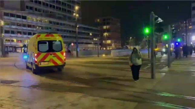 Une attaque au couteau a fait six blessés jeudi soir à à Anvers. Deux personnes sont dans un état critique et deux suspects ont été arrêtés par la police.