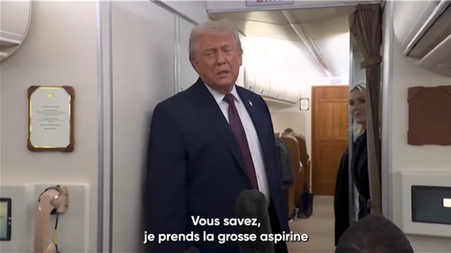 Jeudi 22 janvier, le président Donald Trump a imputé un bleu visible sur sa main gauche à sa forte consommation d'aspirine. Ce bleu est apparu après qu'il a heurté une table lors du Forum économique mondial de Davos, en Suisse, a déclaré M. Trump.