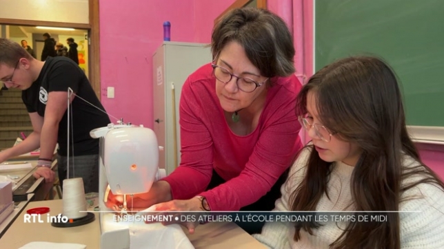 À l'institut Sainte-Marie de Châtelet, des élèves du primaire ainsi que des premières et deuxièmes secondaires participent à des ateliers sportifs ou artistiques organisés sur le temps de midi, une initiative visant à enrichir leur quotidien scolaire.