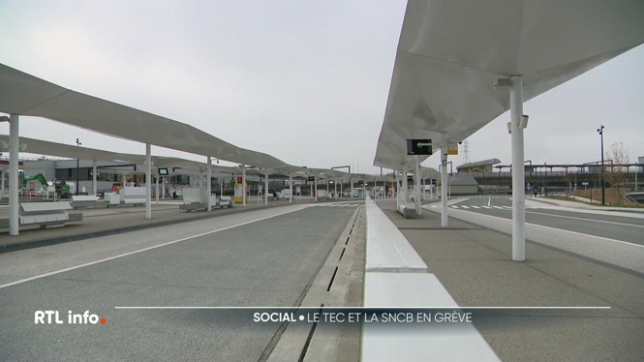 La SNCB et le TEC sont en grève pour une semaine. Les travailleurs dénoncent des mesures d'économie imposées par le gouvernement. Les bus ne circulent pas ou sont très peu à le faire, la SNCB fonctionne en service minimal. Retour sur cette première journée de perturbations pour les navetteurs.