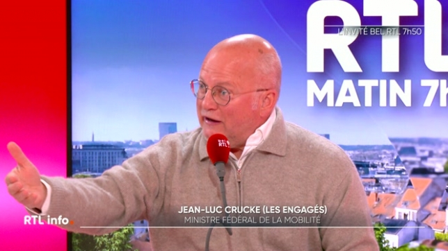 Invité de 7h50 sur bel RTL ce matin, le ministre fédéral des Transports Jean-Luc Crucke (Les Engagés) a déclaré ne pas comprendre la colère des syndicats. Il rappelle que pour tous les travailleurs actuels de la SNCB, rien ne changera.
