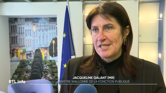 Le gouvernement de la Fédération Wallonie-Bruxelles compte supprimer un quart des postes à mandat d'ici la fin 2026. L'économie est estimée à 2,5 millions d'euros.