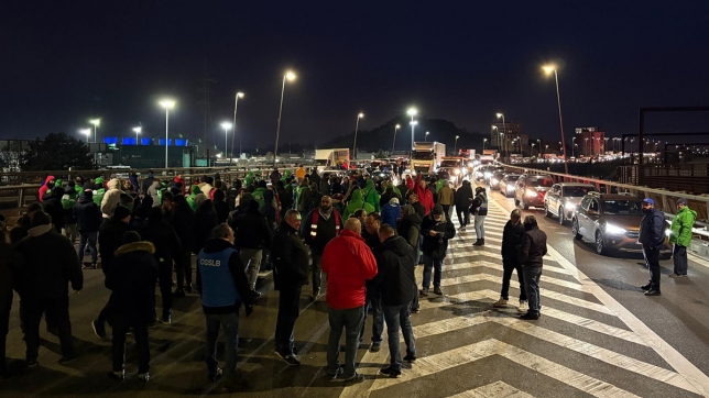 Ce matin, les travailleurs du TEC Chaleroi bloquent le ring