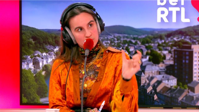 Invitée de l’émission Ils mériteraient d’être dans le journal, l’actrice adulte Jessica Rul, alias Gigi Max, a levé le voile sur les réalités économiques de son métier et les inégalités qui le traversent.