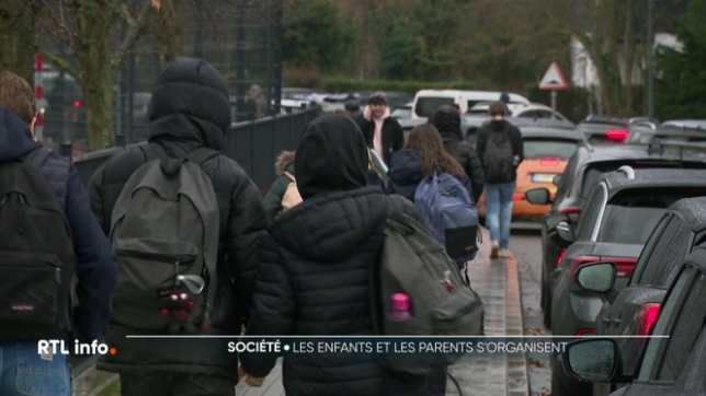 L'absence de transports en commun complique évidemment le quotidien des usagers. Il faut s'organiser autrement pour aller travailler, conduire ou aller chercher les enfants à l'école,... Pour beaucoup, cette semaine ressemble à une véritable semaine de débrouille.