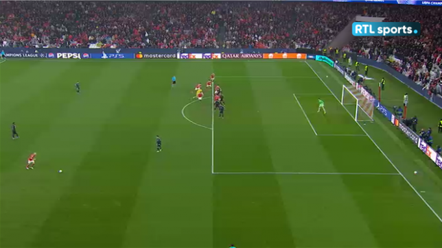 Ligue des Champions : Benfica file en barrages grâce à un but... de son gardien