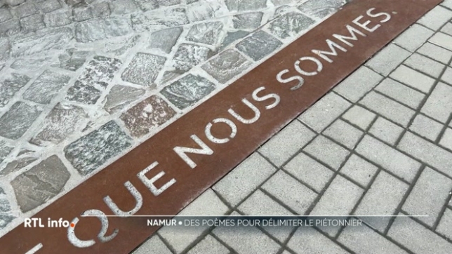 Une belle initiative a été mise en place par la Ville de Namur : le piétonnier a été délimité à l'aide de plaques portant des extraits de poésie.