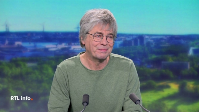 Gilles Goedgebeur, rédacteur en chef de Sport & Vie, est l'invité de Justine Pons pour évoquer les liens entre sport, santé et pratiques hivernales, en pleine saison des sports d'hiver et à l'approche des Jeux olympiques en Italie.