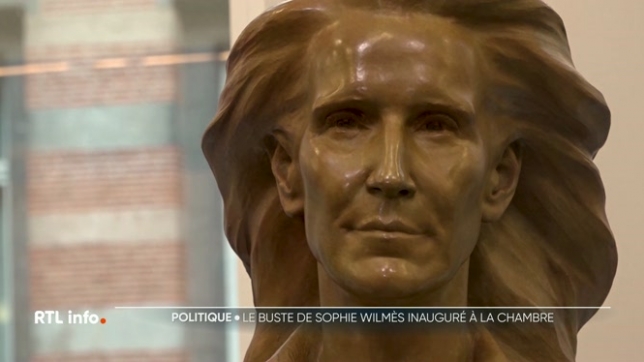 Sophie Wilmès a désormais son buste au Parlement fédéral. Il a été dévoilé aujourd'hui. Une belle reconnaissance pour celle qui a été la première femme Première ministre du pays et qui reste encore l'une des personnalités préférées des Belges.