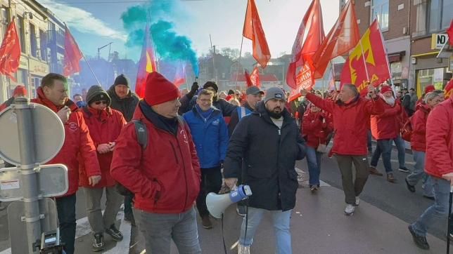 De nombreux manifestants du TEC dans les rues de Namur.