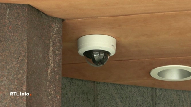 Une partie des images de vidéo-surveillance, tournées quelques heures avant l'incendie, n'ont pas été sauvegardées. Elles devaient aider à préciser le nombre de personnes présentes, et à comprendre pourquoi la porte de service était verrouillée.