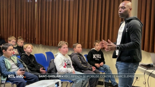 Le footballeur Mbo Mpenza est allé à la rencontre des jeunes dans les écoles de Saint-Ghislain. Il s'est confié sur sa carrière, mais aussi sur les discriminations dont il a été victime sur le terrain. Il a créé une ASBL pour sensibiliser les jeunes au harcèlement.