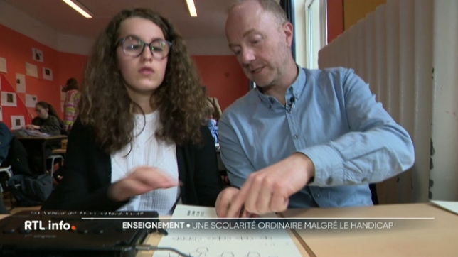 Rencontre avec Lise, jeune malvoyante, qui a effectué toute sa scolarité dans l'enseignement général. Elle reçoit l'aide d'une association qui l'accompagne plusieurs heures par semaine.