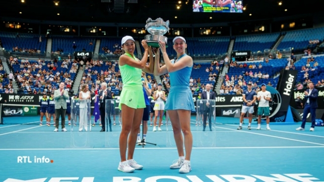 En finale du double féminin, la Belge Elise Mertens et la Chinoise Zhang Shouaï se sont imposées.