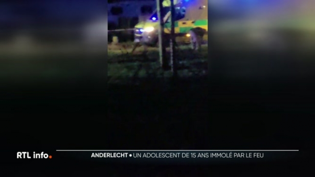 Un adolescent de quinze ans a été immolé en pleine rue sous les yeux de témoins impuissants, avant de se jeter dans le canal pour tenter d'échapper aux flammes. Il se bat aujourd'hui pour survivre.