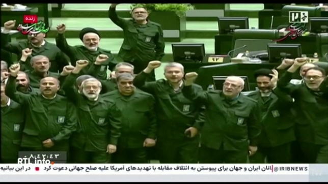 La tension monte entre Téhéran et Washington : le guide suprême iranien a fait la menace d'une guerre régionale en réponse aux pressions américaines et européennes, dans un climat déjà explosif malgré quelques signaux de dialogue.