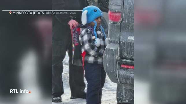 Un juge texan a ordonné la libération d'un enfant de 5 ans et de son père, détenus depuis le 20 janvier. Le juge dénonce des méthodes « dépourvues de décence humaine », même si le père reste menacé d'expulsion malgré sa demande d'asile.