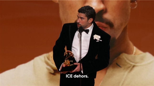 Nous ne sommes pas des sauvages. Nous ne sommes pas des animaux. Nous ne sommes pas des étrangers. Nous sommes des êtres humains et nous sommes américains, a lancé dimanche le chanteur porto-ricain Bad Bunny en recevant le prix de la meilleure musique latine urbaine sur la scène des Grammy Awards, à Los Angeles. Il a ensuite appelé à mettre dehors la police américaine de l'immigration (ICE).