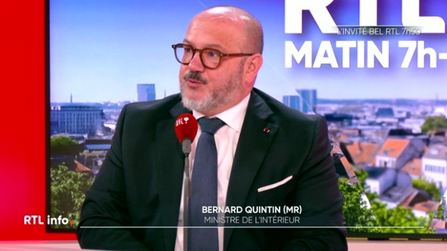 Interpellé par Thomas Dermine hier dans Face à Buxant à propos de la distribution des tests salivaires destinés à lutter contre la cocaïne, Bernard Quintin a indiqué qu'il fallait s'adresser à la ministre de la Justice Annelies Verlinden, compétente dans le dossier. Explications.