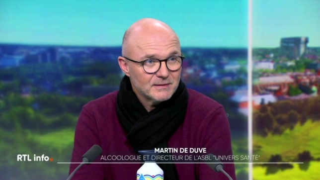 Directeur d'Univers Santé, Martin De Duve fait le bilan de l'action Tournée minérale qui fête ses 10 ans cette année. Il évoque également la pression sociale liée à l'alcool que peuvent ressentir certaines personnes qui pourraient hésiter à s'engager à ne pas boire d'alcool pendant 28 jours.