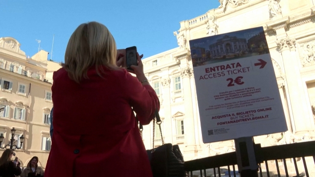 Trevi WEB.00_00_01_11.Still001.jpg