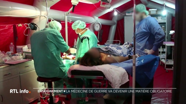 Après consultation avec le SPF Santé publique, les cours de pathologie de crise deviendront une composante obligatoire de la formation en médecine. Une décision du ministre Theo Francken qui devrait favoriser la coopération entre la Défense et le secteur médical civil. Explications.