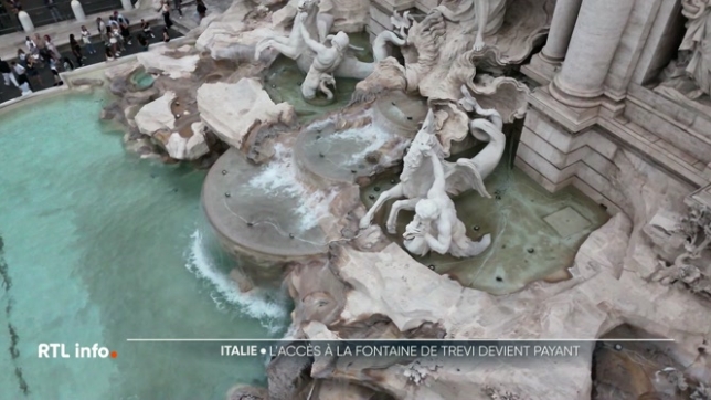 Les touristes doivent payer une entrée de 2 euros pour visiter la fontaine de Trevi, l'un des monuments les plus célèbres de Rome. Le système vise à lutter contre le surtourisme qui frappe la capitale italienne. Rome s'aligne sur Venise, par exemple, qui avait instauré un billet d'entrée en 2024.
