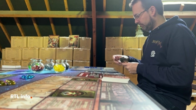 Damien Callens, infographiste de métier, s'est lancé dans la conception d'un jeu de société il y a ...13 ans ! Aujourd'hui le jeu est disponible et rencontre un certain succès.