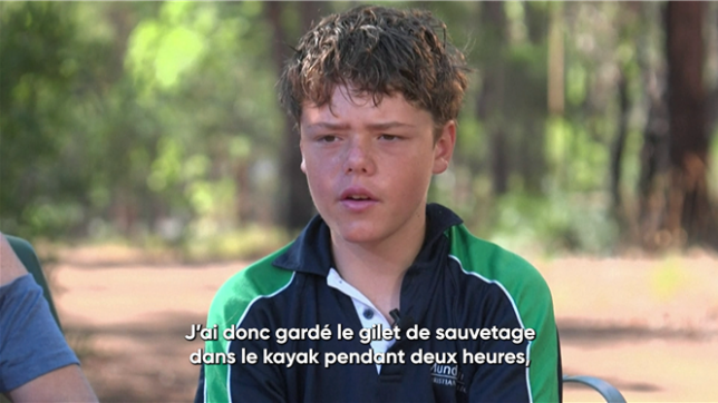 Un adolescent australien de 13 ans a nagé près de quatre kilomètres en pleine mer pour alerter les secours, permettant de sauver sa mère et ses frère et sœur qui dérivaient au large de Quindalup. Son exploit, qualifié de « surhumain » par les sauveteurs, a été salué par la police comme un acte de courage exceptionnel. Il témoigne de ce qu’il a vécu.