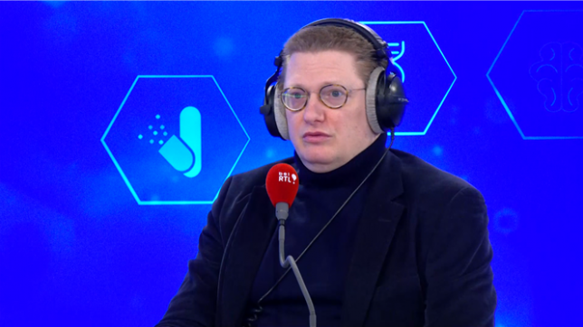 Chaque semaine, Caroline Fontenoy et son invité prennent le temps d'aborder une thématique importante dans le vidéocast Capital Santé.