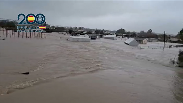 Plus de 3.000 personnes ont été évacuées dans le sud de l’Espagne, où la majorité des écoles resteront fermées, en raison de pluies « exceptionnelles » annoncées mercredi. Les autorités alertent sur un risque accru d’inondations et de glissements de terrain, alors que la péninsule ibérique reste particulièrement exposée aux phénomènes climatiques extrêmes.