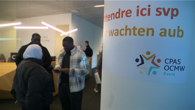 Cela fait un mois qu’ont commencé les premières exclusions du chômage. Le gouvernement fédéral avait prévu que 30 % de ces exclus s’orienteraient vers les CPAS, et avait donc prévu de financer les CPAS dans la même proportion. Qu’en est-il finalement ?