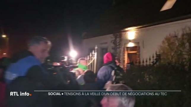Après plus d'une semaine de grève, demain les syndicats du réseau LETEC et la direction se rencontrent. Chacun déplore un manque de concertation. C'est d'ailleurs ce que déplorent les militants venus réveiller le ministre wallon de la Mobilité ce matin, à son domicile.