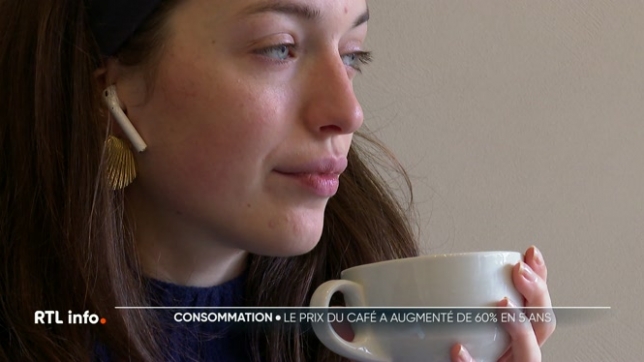 Le prix du café a fortement augmenté ces dernières années : plus de 60 % en 5 ans et ce, quelle que soit la forme. Comment expliquer cette hausse ?